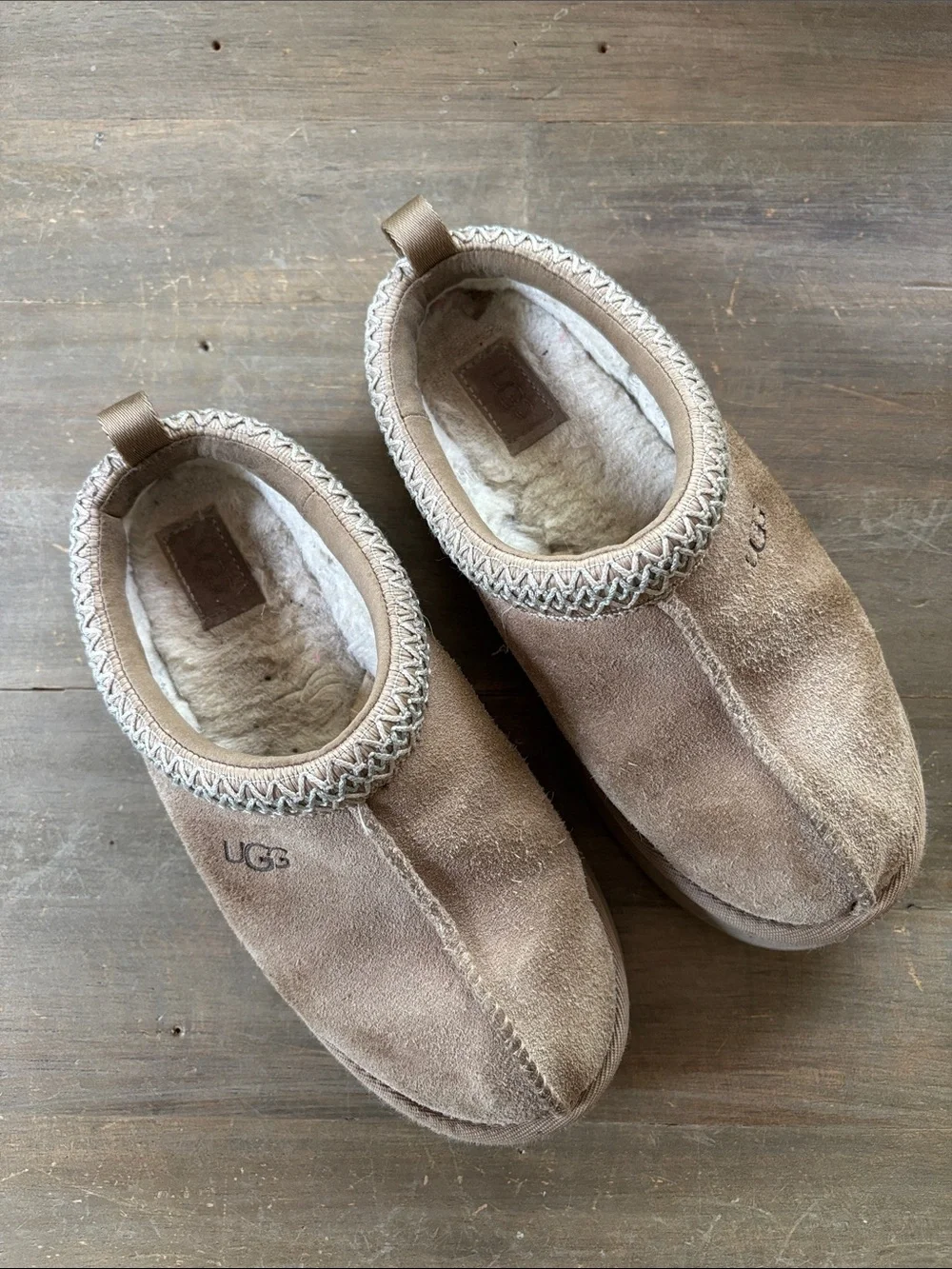 Ugg Tasman girl’s platform slippers